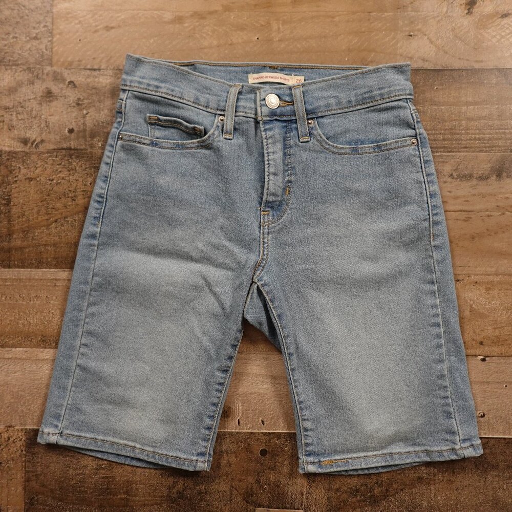 Levi’s Shaping Bermuda Shorts Women’s 26‎ Light Wash 9” Stretch